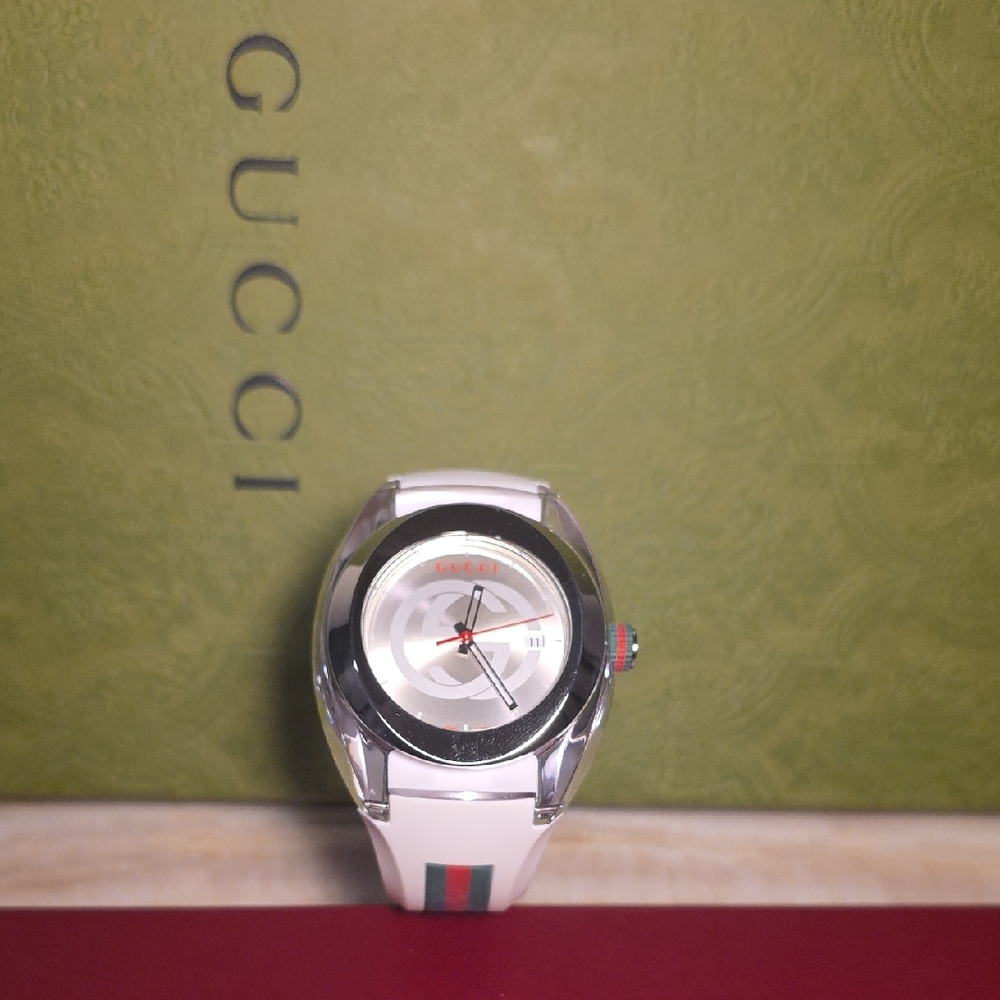 Gucci White and Silver Timepiece